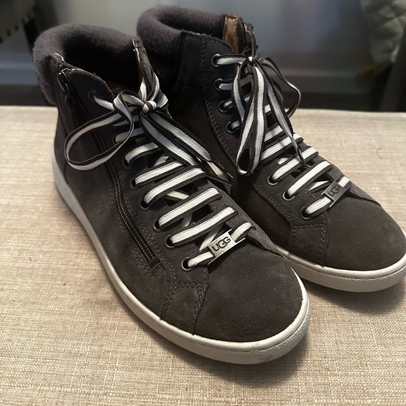 UGG Women's Alameda Mid Zip Sneaker